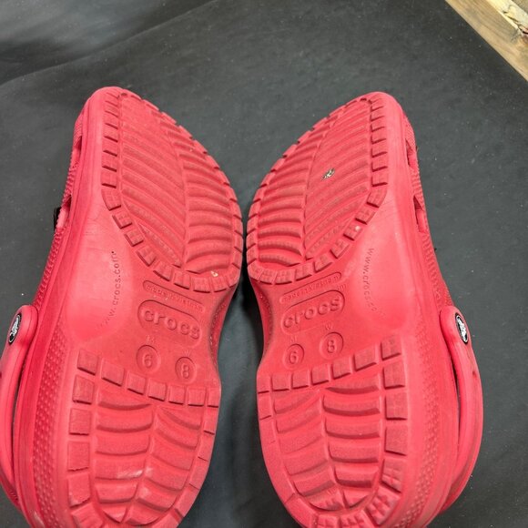 Red Crocs Classic Clog Shoes Grinch & Holiday Jibbitz Charms Mens 6 Womens 8 - Picture 6 of 7